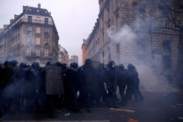 法國全國大罷工 警方拘過百人