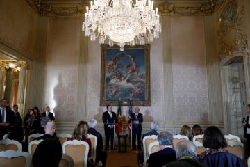 美國國務卿蓬佩奧（Mike Pompeo）12月5日出訪葡萄牙里斯本，與葡萄牙外長桑托斯席爾瓦（Augusto Santos Silva）會面