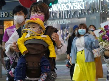 兒童戴口罩, 用手拉扯, 露出口鼻, 戴口罩方法, 一戴一露, 香港財經時報HKBT