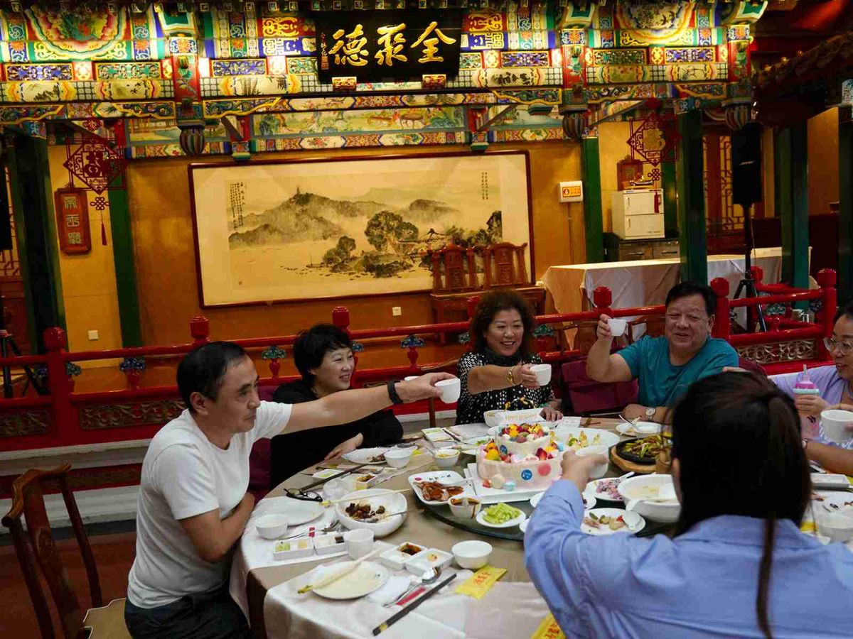 宴席節約服務規範, 內地, 專業點菜師, 月薪, 人工, 制止餐飲浪費, 香港財經時報HKBT