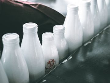 食品安全-牛奶致癌-牛奶好處-大腸癌風險-乳腺癌-奶類製品-香港財經時報HKBT