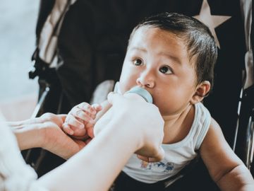 中暑-飲水-初生嬰兒-世衛-加固-初生嬰兒飲水-補水-香港財經時報HKBT