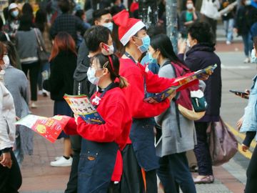 聖誕節2020-聖誕禮物-聖誕大餐-聖誕節活動-逾半情侶聖誕消費較去年少-近八成半不花多二千元-香港財經時報HKBT