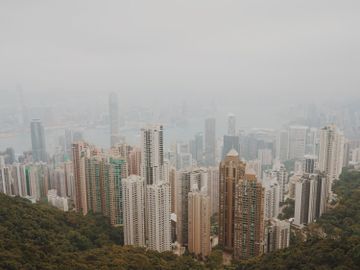 山頂-新地王-低息環境-香港樓市-香港財經時報HKBT