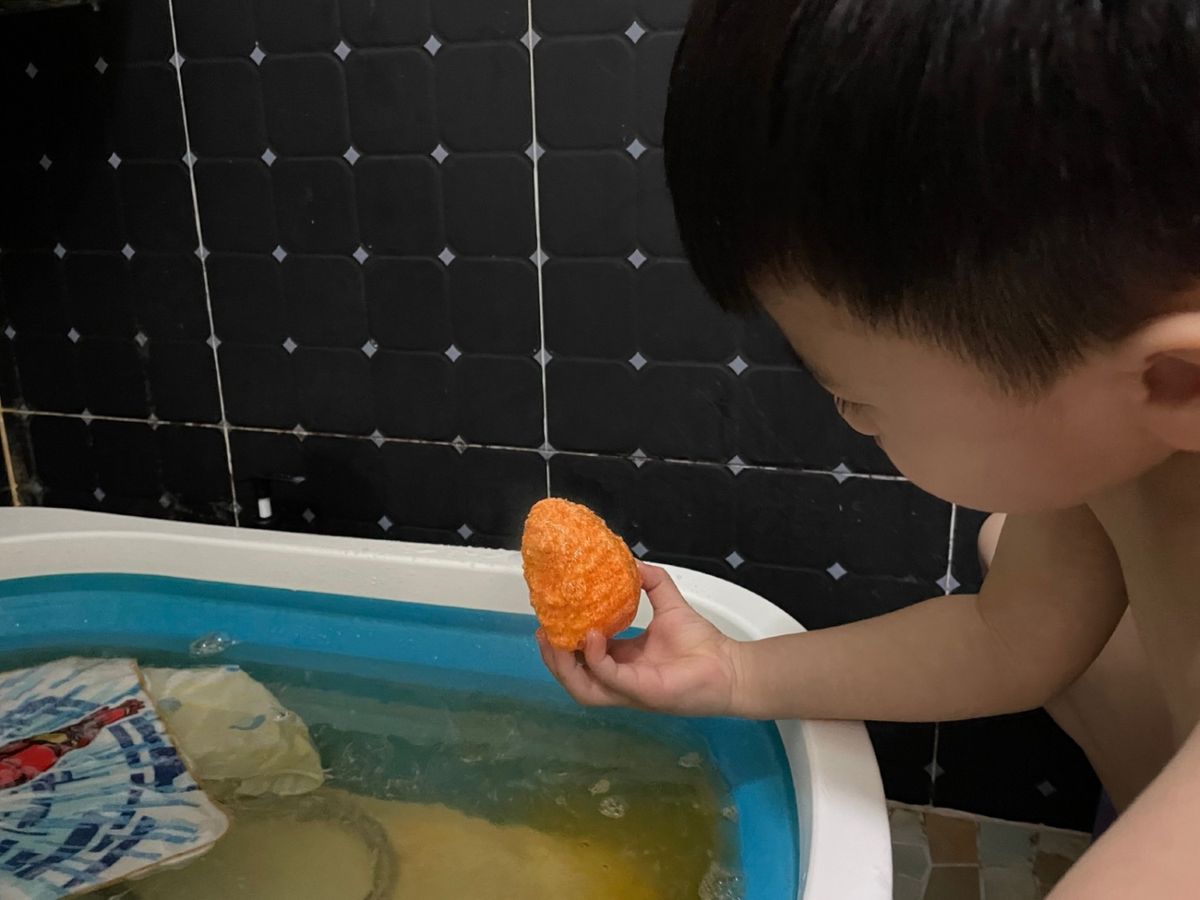 一個沖涼玩具搞定不肯洗澡的小孩 網購泡泡炭酸浸浴球勿貪平