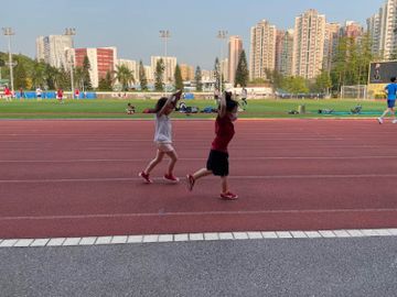 小朋友-精力旺盛-疫情-公園-運動場-跑步班-練體能-放電-香港財經時報HKBT