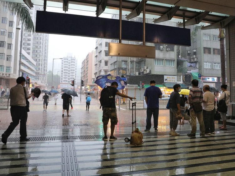 天文台, 紅雨, 黑色暴雨警告, 黑雨, 提早收工, 勞工處僱傭條, 香港財經時報