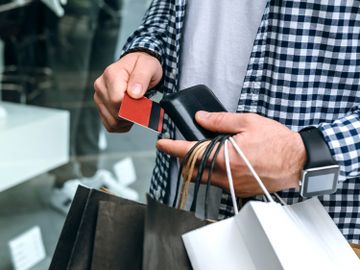 調查-不綁定信用卡-分期付款購物-產品-香港財經時報HKBT