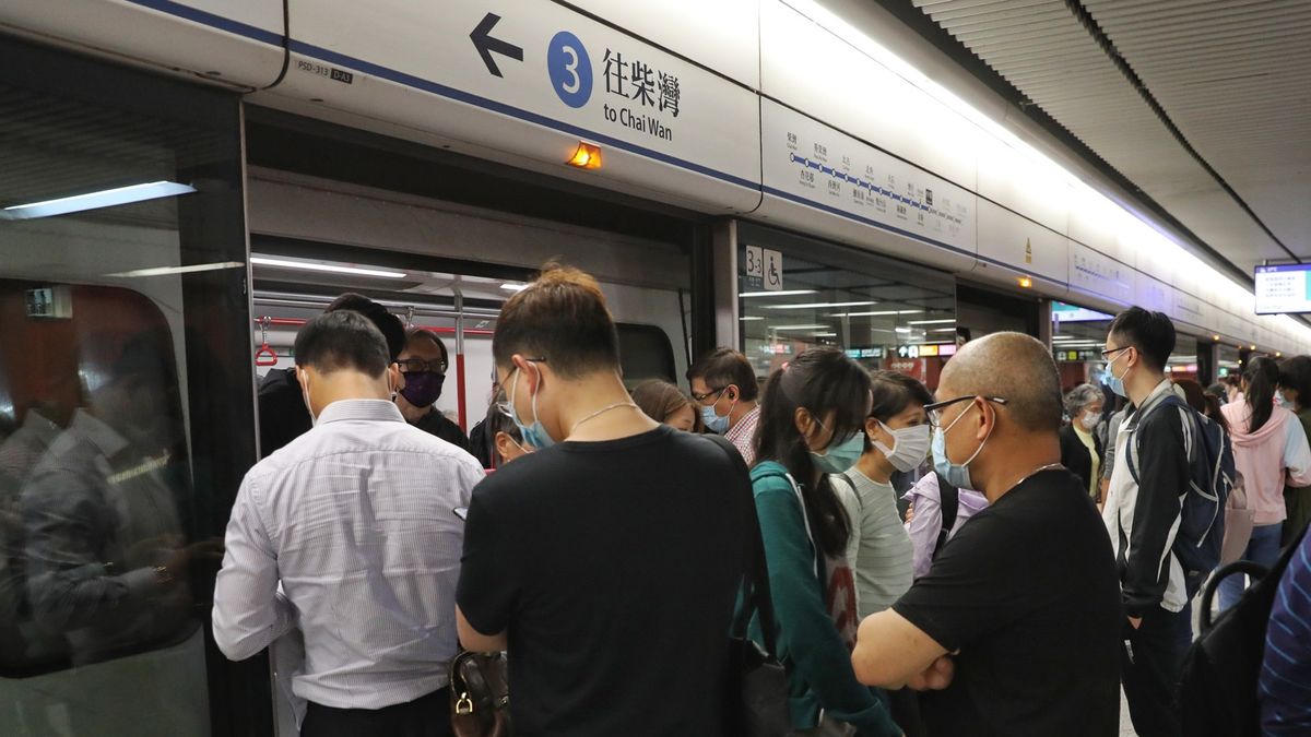 港鐵車門脫落, 廣告箱, 港島線列車, 票價機制, 股價, HKBT, 香港財經時報