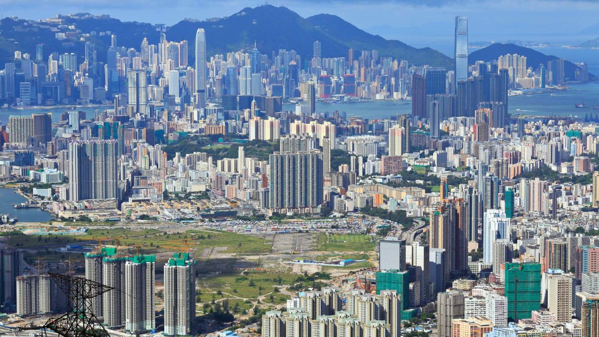 投資者視覺的樓市大事回顧, 發展商大手掃貨, 居屋升幅超越私樓, 香港財經時報