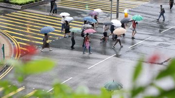 天氣, 低壓槽, 天文台, 大雨, 狂風雷暴, 暴雨警告信號, 東北季候風, 西南氣流, HKBT, 香港財經時報
