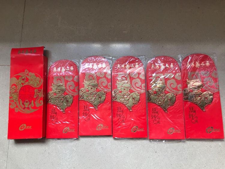 利是封, 農曆新年, 兔年, 理財方法, Fendi利是封一套2888元, 銀行利是封叫價2000元, 附免費拎兔年利是封方法, HKBT, 香港財經時報