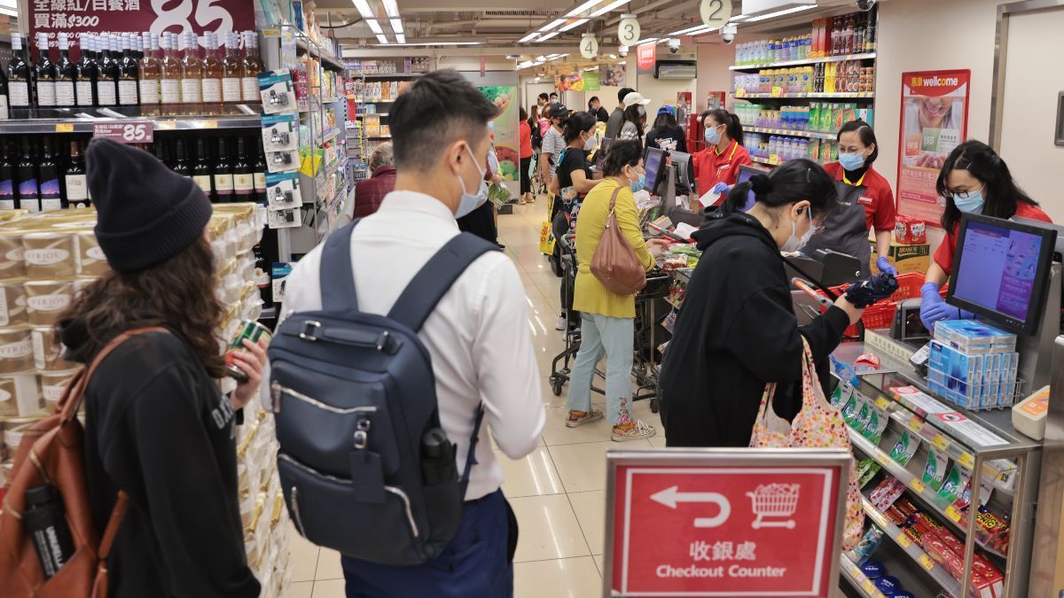 筍工招聘, 惠康, 萬寧, 7-Eleven, 招聘, 月薪, 大學畢業, HKBT, 香港財經時報 