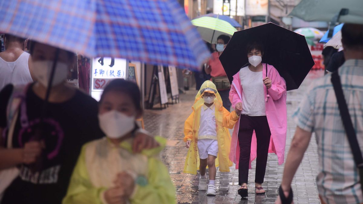停課安排, 天文台, 打風, 紅雨, 黑雨, 教育局, 惡劣天氣下家長可決定是否返學, 遲到缺課不會受處分, 香港財經時報