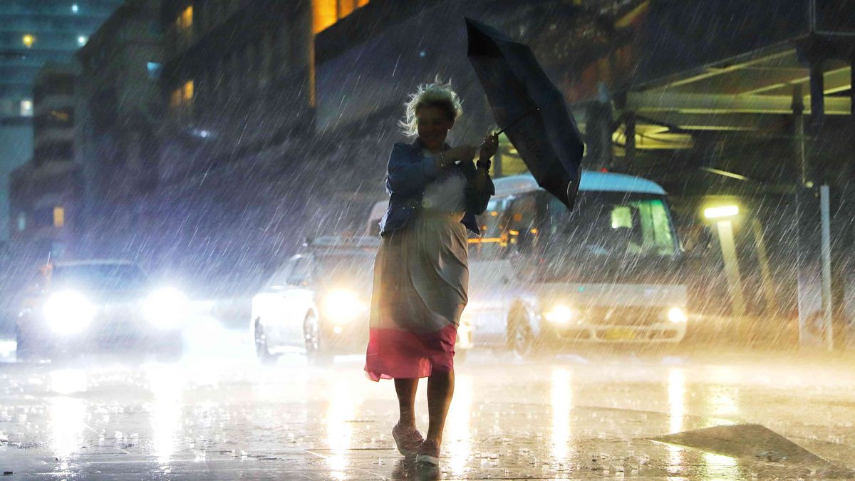 職場攻略, 天文台預測本周驟雨, 雷暴, 返工後黑雨可否提早收工, 勞工處僱傭條例有講, 香港財經時報