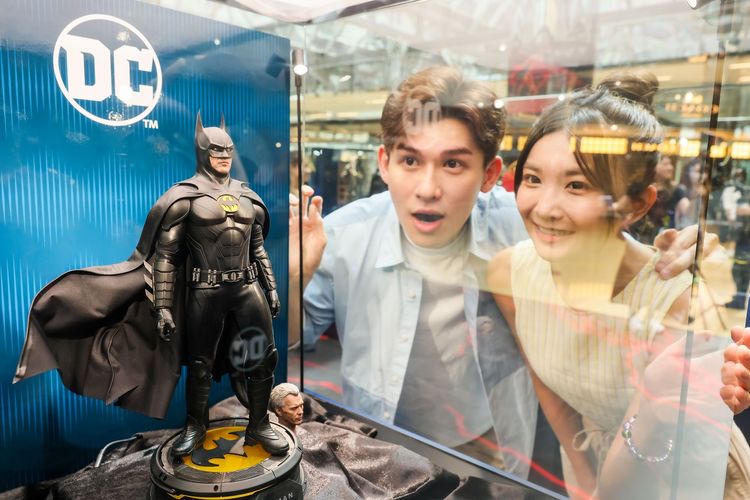 hottoys, 蝙蝠俠, 閃電俠, 香港好去處, hottoys閃電俠展覽, 空降太古城中心, 全球首展1比1蝙蝠俠戰衣, 雕像, 6大展覽焦點