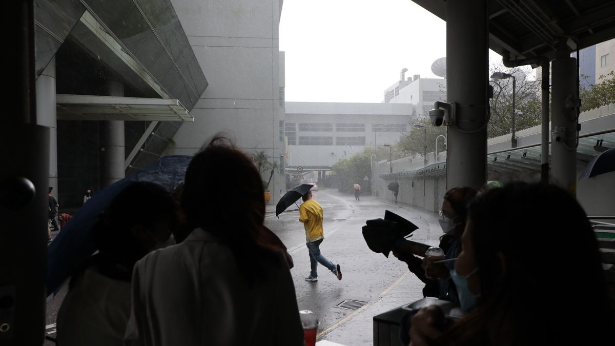 颱風蘇拉, 8號風球, 極端天氣, 返工安排, 打工仔, 汽車保險, 家居保險, 火險, 實用懶人包, 常見問題, hkbt, 香港財經時報