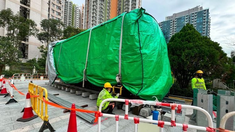 港鐵退役列車烏蠅頭進駐將軍澳循道衛理小學, 變身模擬駕駛艙, 列車教室, 香港財經時報