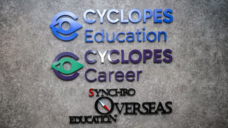 獨眼巨人Cyclopes 放棄一隻眼睛，換取預視未來的超能力。而C教育的創辦理念是希望利用這種透明度，指引學生到正確的方向。