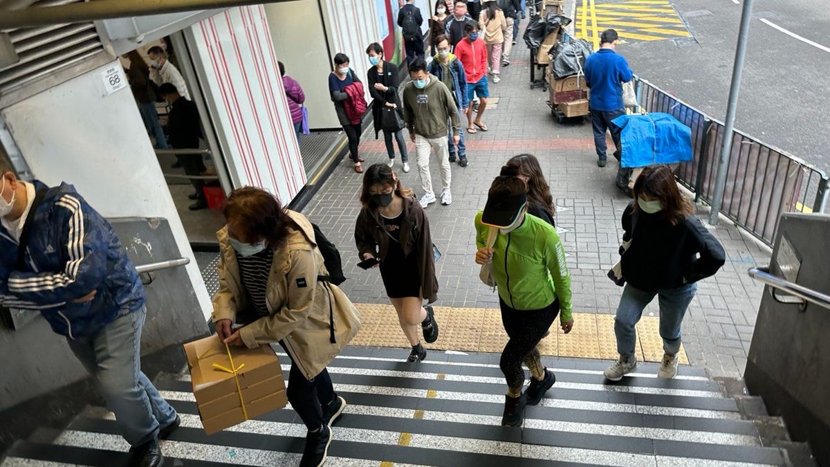 香港專才轉職意向下降13%，多持觀望態度