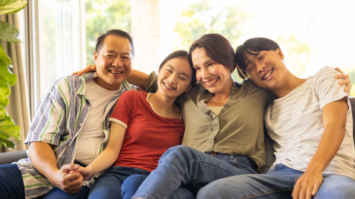 理財個案, 50歲一家四口月入15萬, 有海外物業收租但香港無樓, 龔成教室