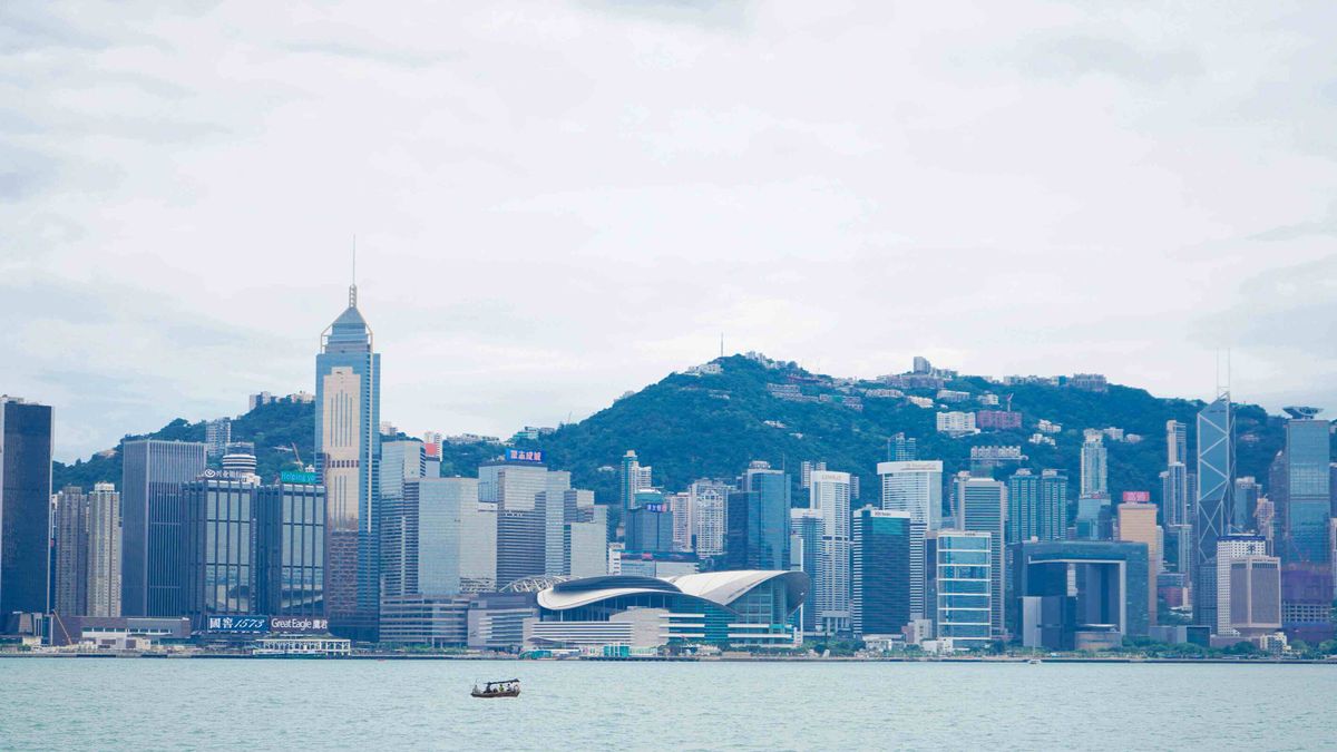 香港經濟, 10月pmi升至52.2創一年半以來最高, 港營商環境好轉