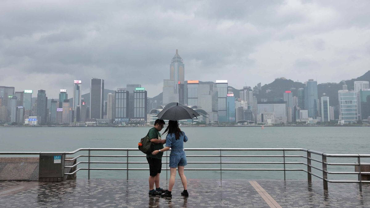 天文台特別天氣提示：南海中部廣闊低壓區向西北方向！明日驟雨較多有狂風雷暴