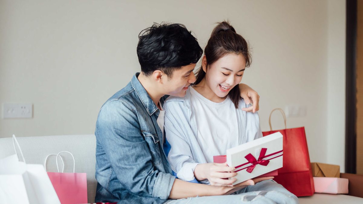 2025情人節調查, 近3成港人無計劃送禮物, 近半男士稱會在家中慶祝