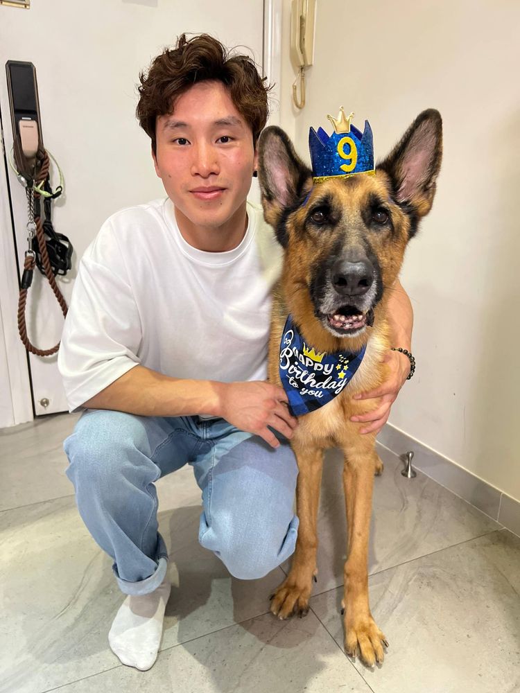 他去年透過懲教署領養警衛犬計劃領養了退役警衛犬 Carter   