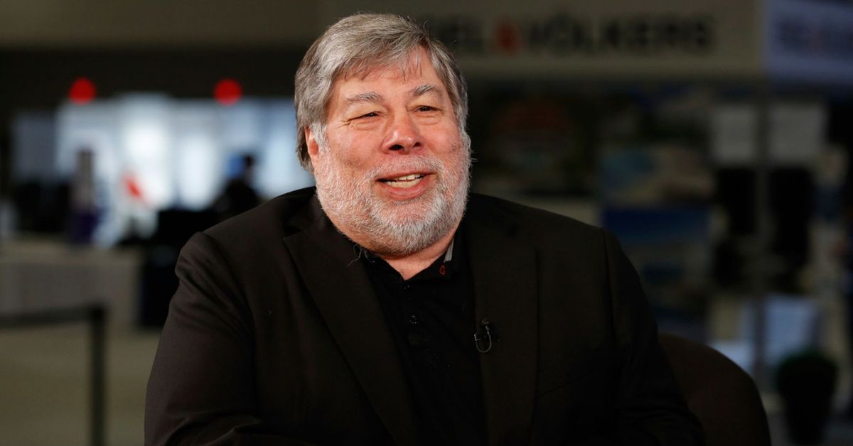Wozniak認為汽車不需要方向盤就可以自動駕駛，目前仍不可能。