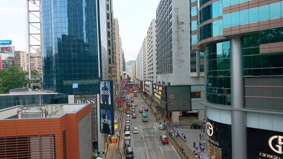 港股收市跌復收窄 主板成交過千億