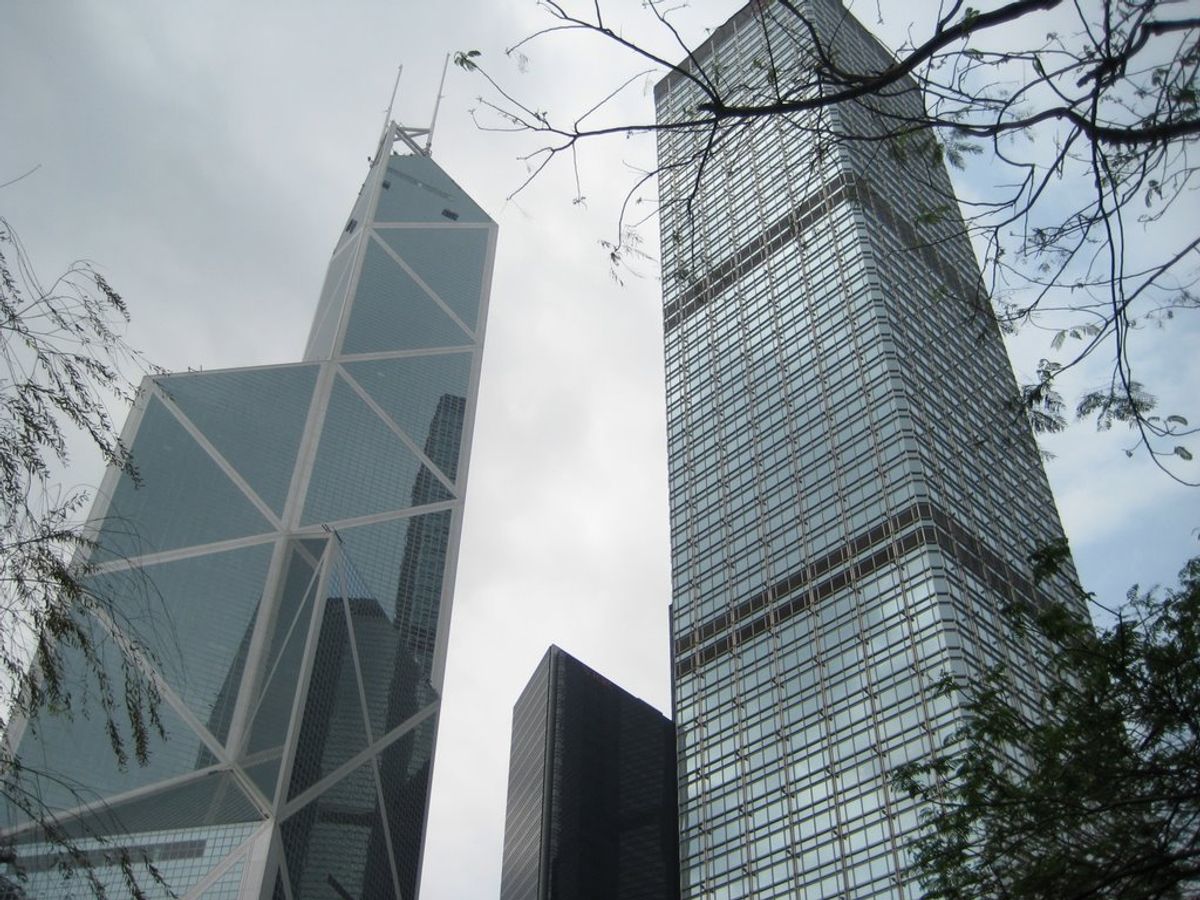 長實集團(01113.HK)逆市升1.2%