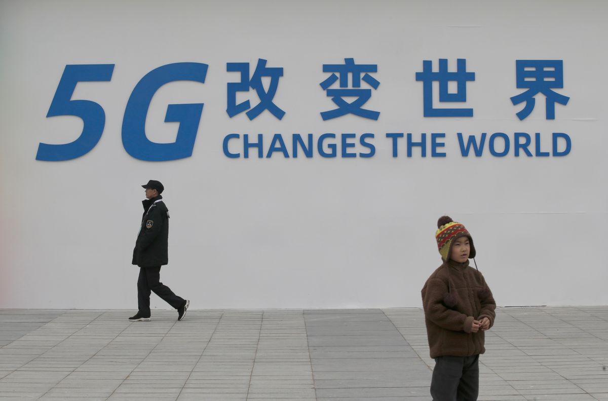  5G 、 新基建 備受關注！近期內地政府多次強調加快 5G建設 。無論是 疫情 中拉動經濟，或是疫情前的需求，加碼 基建 都是意料之中的事。值得留意的是，對比2008年 金融海嘯 後的 4萬億 元（人民幣，下同）經濟刺激計劃，是次政府較強調的是「新基建」，包括 5G 、數據中心等。新基建引起關注，建設5G最先受惠的是電訊設備及服務供應商，接着是手機設備商，最後才輪到三大營運商，在一眾 5G概念股 中，是否 鐵塔 最穩陣？