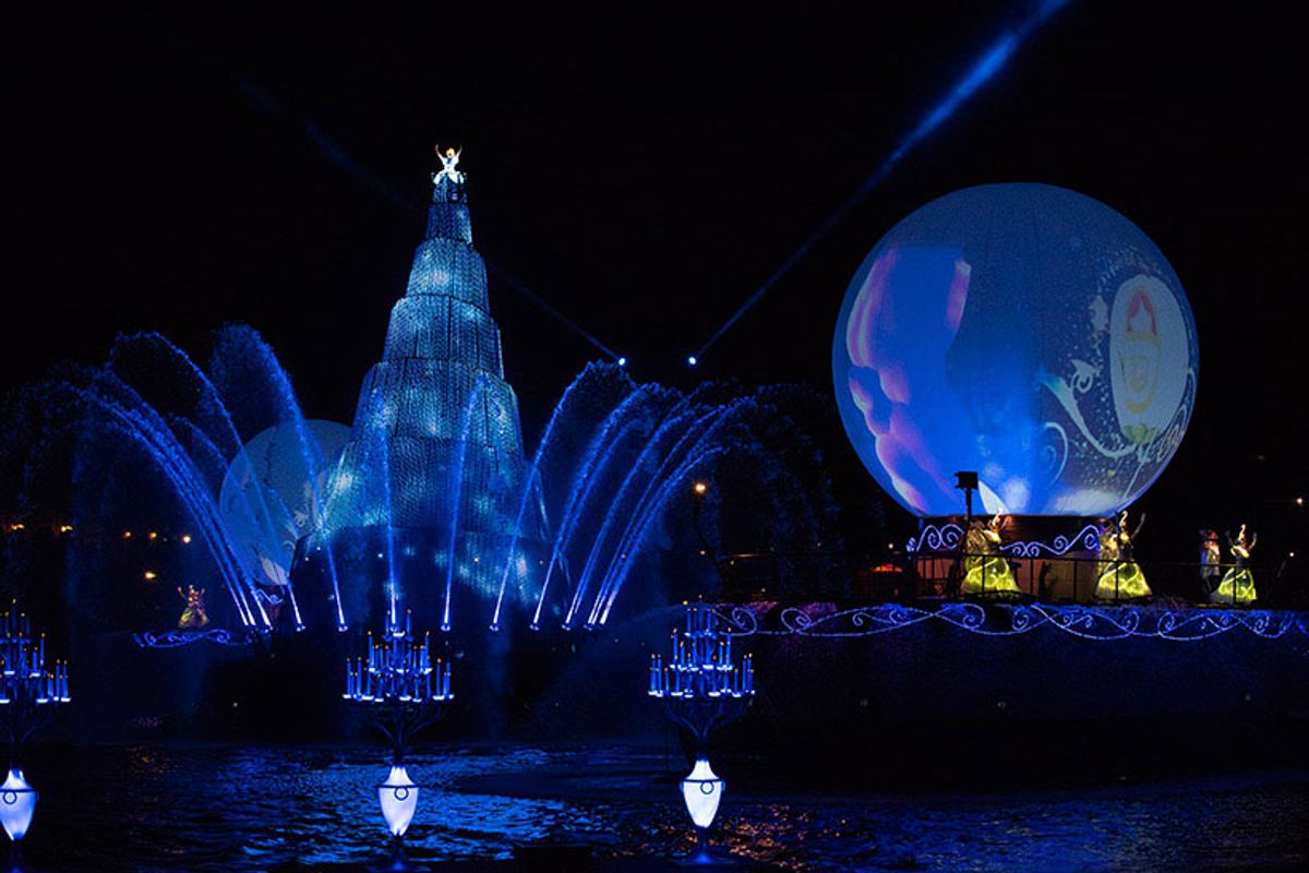 東京迪士尼 與 迪士尼海洋樂園 由2月29日開始 休園 ，日前宣布於 官方Tokyo Disney Resort Youtube頻道 上發布一系列 園區內 的 遊行表演 活動，讓大家 免費 網上 觀看 園內表演。