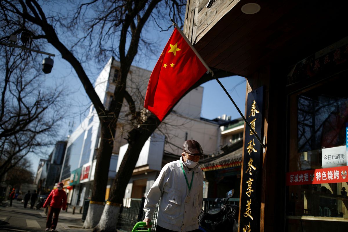 中國 決定加大 疫情防控 力度，將從 28日 起暫時停止外國人持目前有效 來華簽證 和 居留許可 入境。路透 