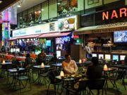 港府 繼日前 刊憲 要求 夜店 、 卡拉OK 、 麻雀館 須關閉14天後，4月2日再 刊憲 ，要求 酒吧 及 酒館 由4月3日下午六時起，關閉14天。違反上述規定者即屬干犯刑事罪行，最高可被罰款50,000元及監禁六個月。