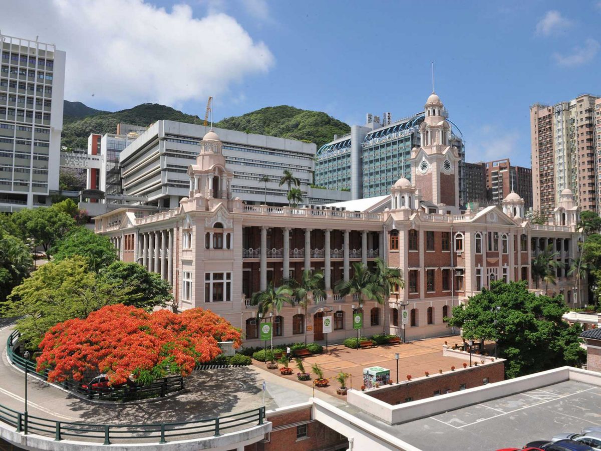 香港多間大學校長及管理層都捐出部分薪酬，用作支援有經濟需要的學生及社會人士。港大、理工、教大、嶺大、公大的校長將會捐出未來12個月薪酬的10%；浸大及城大校長分別捐出一個月薪酬及未來八個月薪酬的10%。