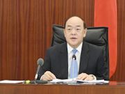 澳門特首賀一誠4月20日發表任內首份施政報告，提到新冠肺炎疫情令澳門將會出現回歸以來首個出現赤字財政預算的年度。他表示，當疫情受控之後，政府會適時請求中央恢復內地赴澳旅遊簽註審批。