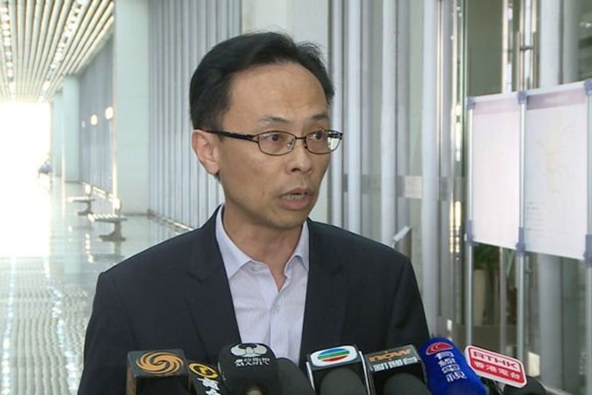  林鄭月娥 愛將 聶德權 出任 公務員事務局局長 ， 羅智光 擁30多年資深 公務員 生涯， 政府 高官 大執位拆局。