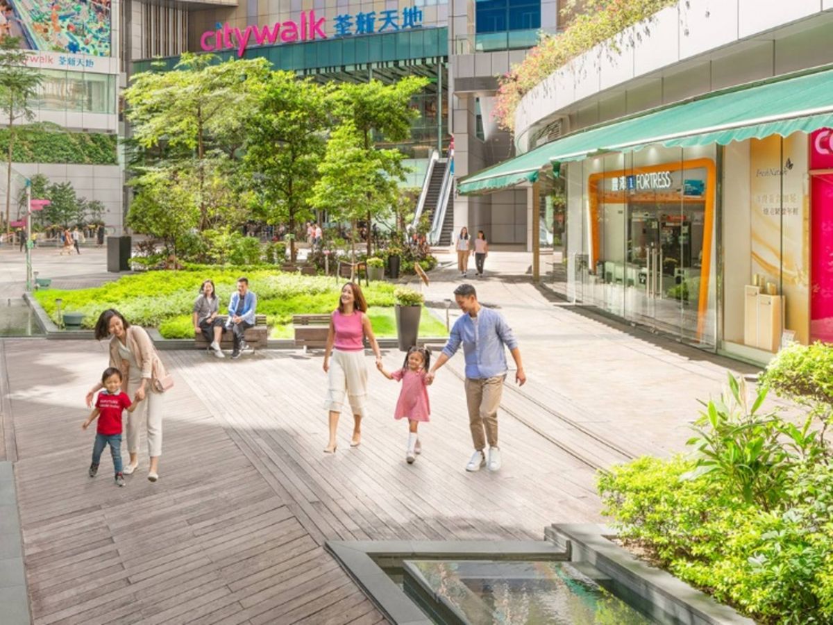 市建局 宣布，推出超過 1億 元的 租金寬減 措施， 轄下物業 的 住宅 及 商舖租戶 ，可獲寬 減租 75%，預料整體將有720個 租戶 可受惠。