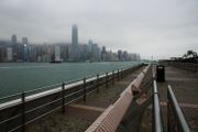 全國政協常委、星島新聞集團主席 何柱國 在頭條日報向特首 林鄭月娥 發表公開信，信中促請政府支付全港打工仔兩個月工資，並減少 裁員 、 減薪 、失業的情況出現。