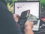 理財個案 | 31歲讀者月入20K，手頭上有20萬 現金 ，月入二萬，打算每月用一萬 投資股票 ，逐步購入 優質股 ，達至目標五年內有100萬，請教 龔成 老師意見。