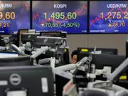 美股再勁升 779 點，刺激港股做好。目前 10 天線已升至 23,604 點左近，而 20 天線則位於 23,222 點左近，明顯見到恆指暫仍穩守上述兩組移動平均線之上。（圖片：路透社）