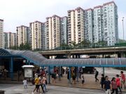  香港樓市 未跌完， 中原城市領先指數 CCL 由去年歷史高位至今190.48點累積跌7.9%。 中原地產 研究部高級聯席董事 黃良昇 預期， CCL 目標下試170點未有改變。十大 藍籌屋苑 首季成交比較， 嘉湖山莊 及 沙田第一城 買賣最多。