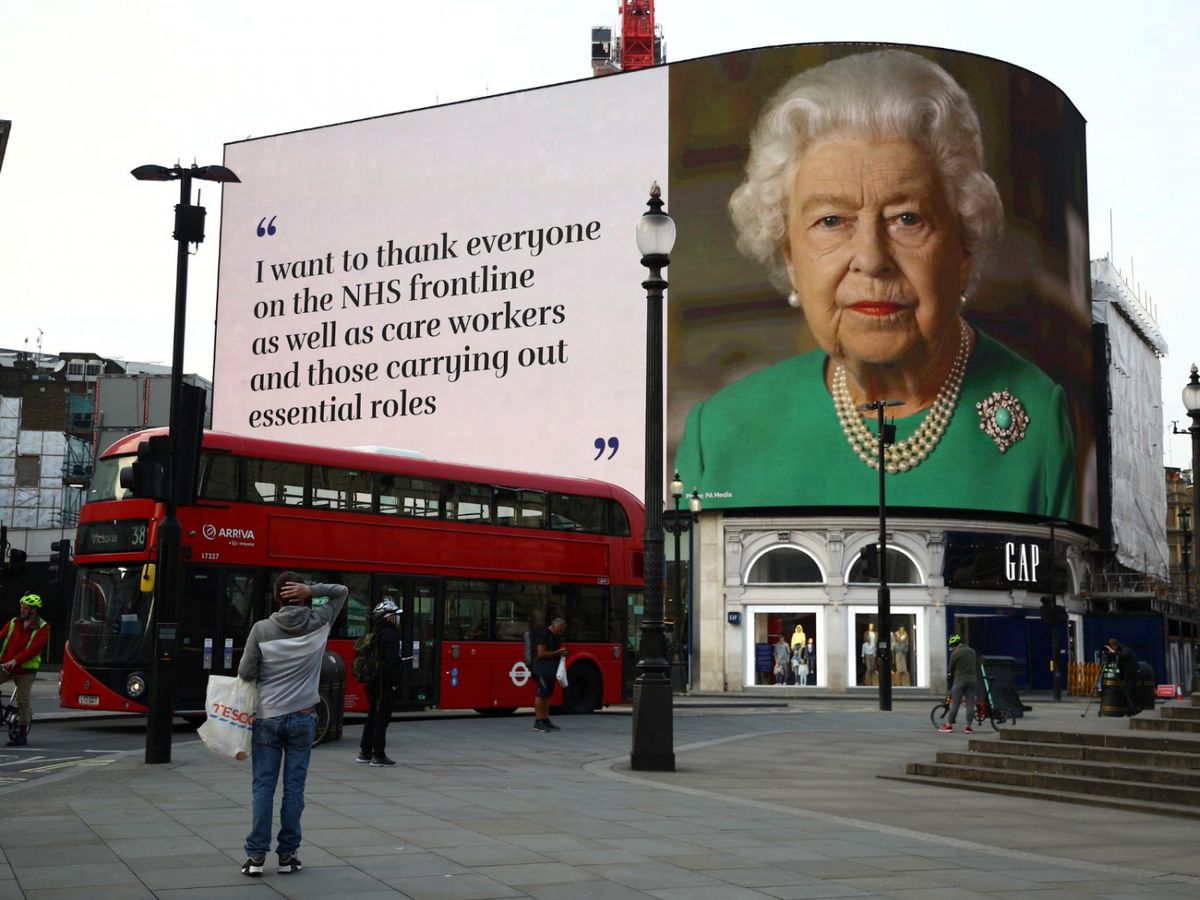  英女王 伊利沙伯二世 （ Queen Elizabeth II）首度發表 復活節 錄音談話，呼籲民眾繼續保持社交距離，但稱大家不會被 新冠狀病毒 （ 新冠肺炎 ）擊倒。