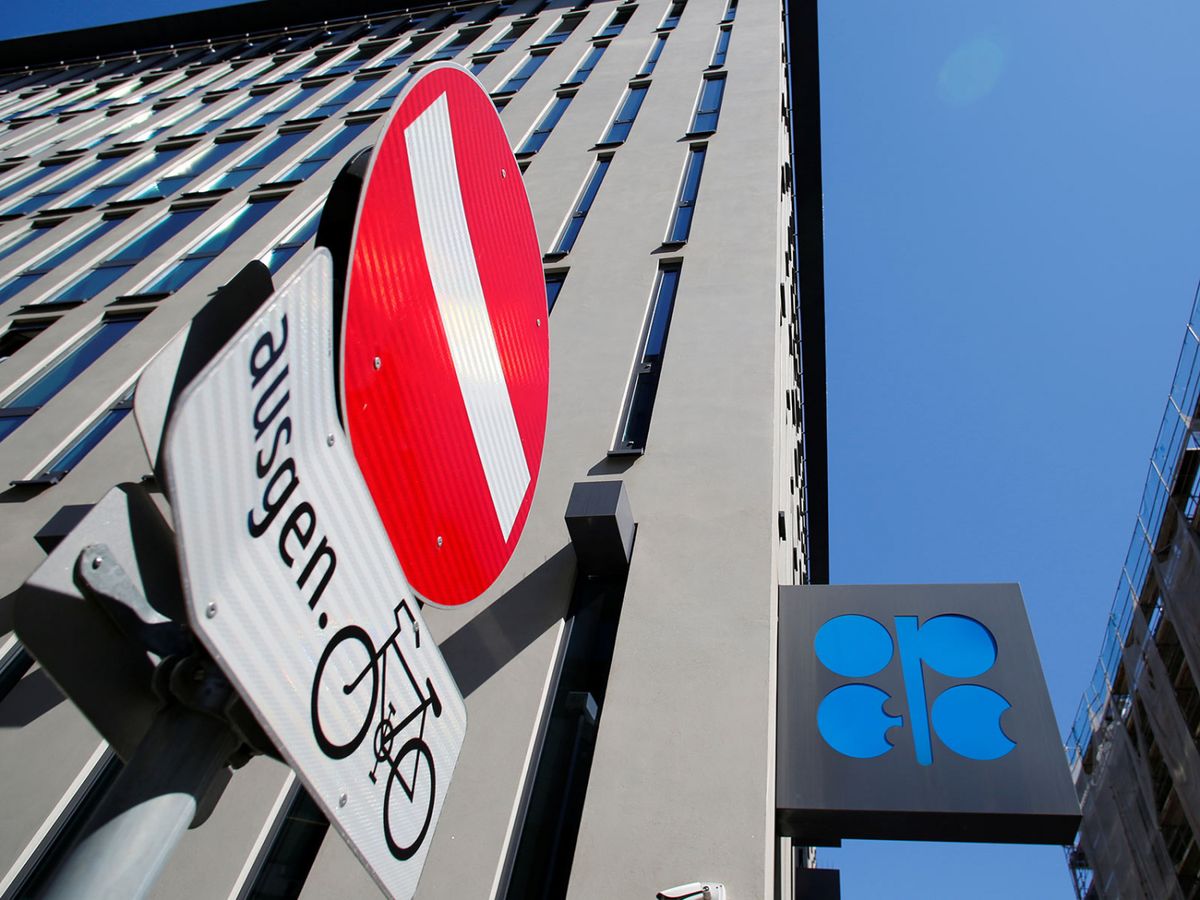 石油減價戰告一段落，石油輸出國組織（OPEC）與俄羅斯等產油國在4月12日達成歷來最大規模的減產協議，由下月起每日減產970萬桶石油。美國總統特朗普Twitter發文，感謝俄羅斯總統普京和沙特國王薩勒曼推動達成協議。