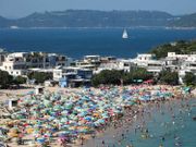 5月5日是 二十四節氣 的「 立夏 」， 天文台 週末或發首個 酷熱天氣警告 。酷熱天氣，市民5招防中暑曬傷 。《財經時報》一文了解本週 天氣預報 及 二十四節氣 。
