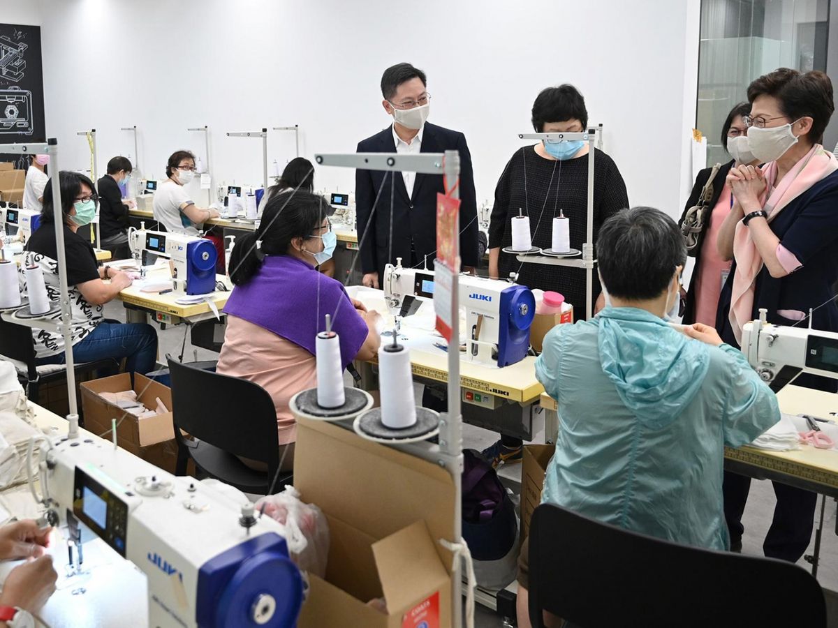 政府全民派可重用「銅芯抗疫口罩」Cu Mask，生產商晶苑國際集團執行董事王志輝，同時擔任負責統籌研發的香港紡織及成衣研發中心（HKRITA）董事。此外，物料供應商之一溢達集團，主席楊敏賢同時兼任研發中心的主席。溢達發聲明，指集團與楊敏賢無參與研發及生產討論。