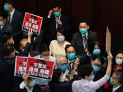  立法會 內會 重開， 李慧琼 主持會議。期間， 建制 及 泛民 爆發肢體衝突，場面混亂， 李慧琼 指若議員不遵守規則便「運用我主席的權力執法」