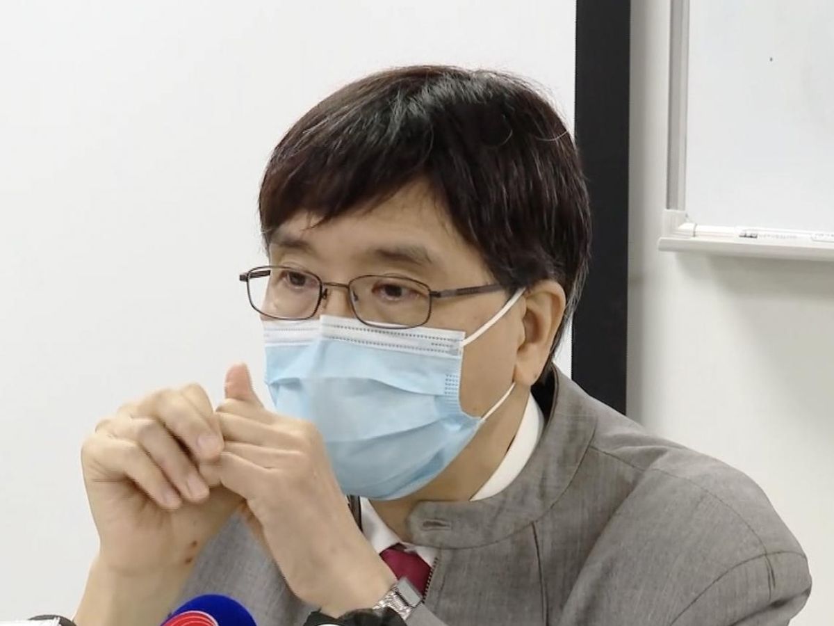  袁國勇 團隊的最新研究支持 新型冠狀病毒 或源於 蝙蝠 ，人類腸道可能是病毒傳播途徑之一。香港再出現本土感染 新冠肺炎 個案， 袁國勇 指社區有隱性傳播鏈。